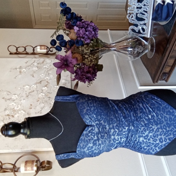 Blue And Silver Slimming Swimsuit By Nip Tuck. Size 6 - Picture 6 of 17